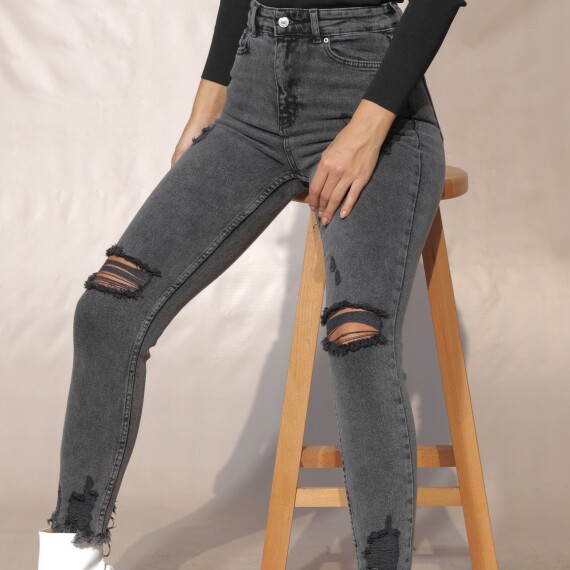 https://uae.kyveli.me/products/lycra-ripped-grey-jeans
