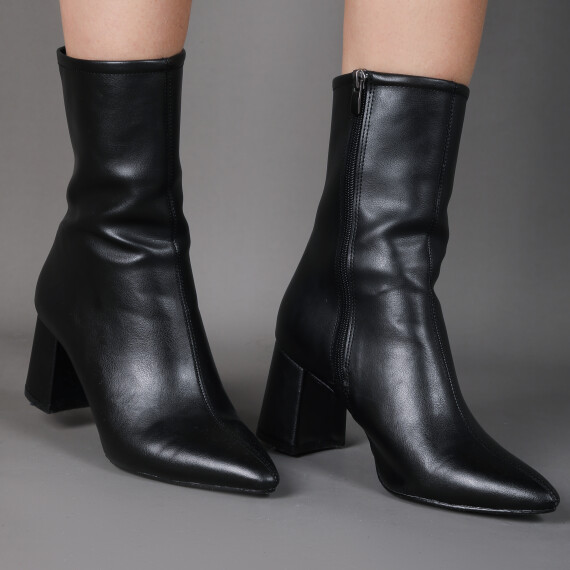 https://uae.kyveli.me/products/stand-out-boots